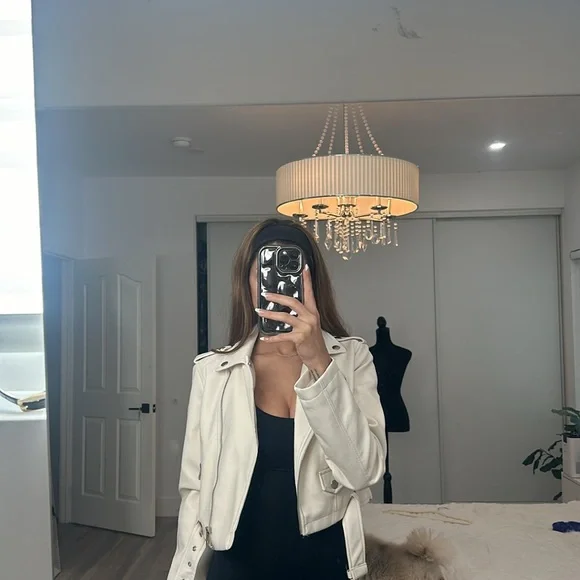 🤍 - Picture 4 of 7